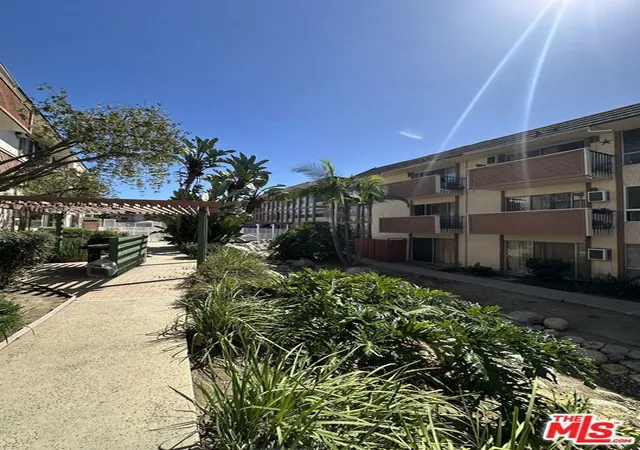 5585-e-pacific-coast-hwy-251-long-beach-ca-90804/hzid_5c79f6b5
