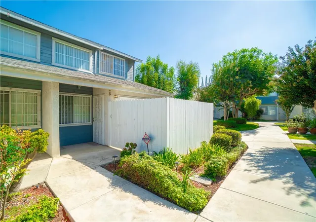 810-w-compton-29-compton-ca-90220/hzid_2af540e1