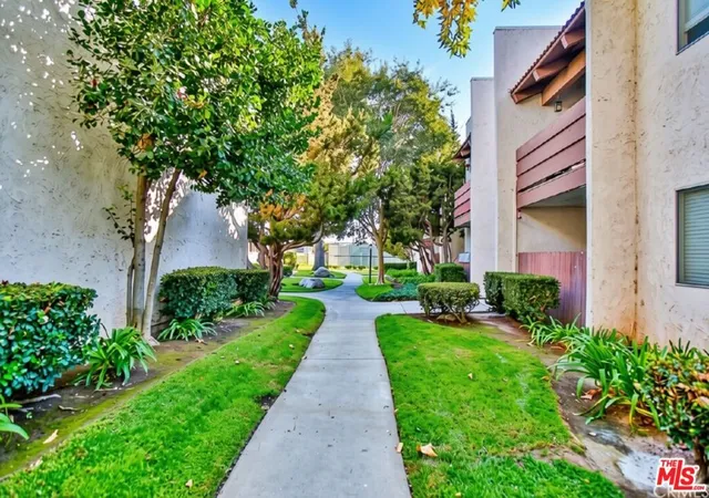 17552-vandenberg-ln-14-tustin-ca-92780/hzid_756f1fb0