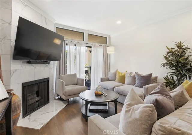 729-s-hobart-blvd-11-los-angeles-ca-90005/hzid_b82c898e