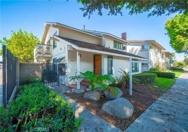 1045-e-3rd-street-4-long-beach-ca-90802/hzid_06212db3