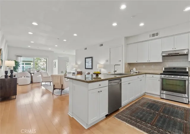 5530-strand-201-hawthorne-ca-90250/hzid_eedceffa