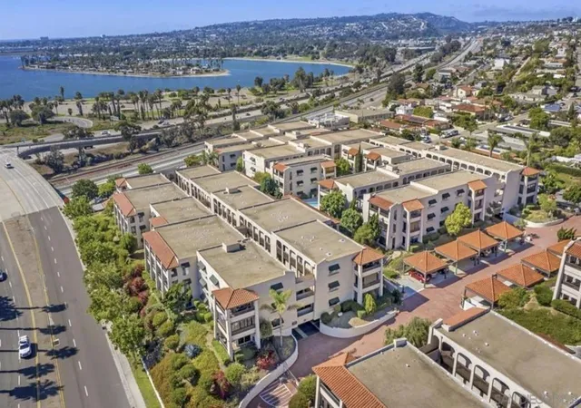 2510-clairemont-dr-204-san-diego-ca-92117/hzid_8a528ee8