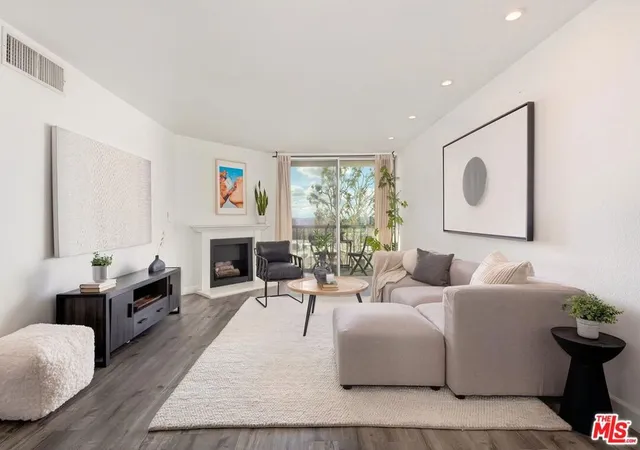 8530-holloway-dr-422-west-hollywood-ca-90069/hzid_b083c09c