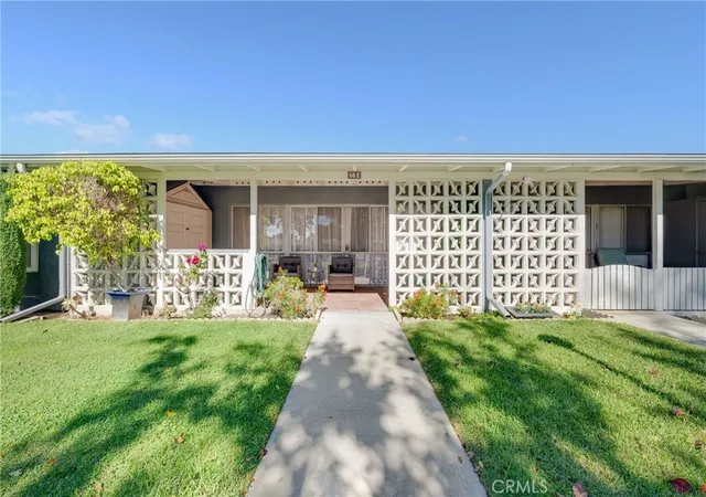 13930-church-pl-m1-68e-seal-beach-ca-90740/hzid_1bb32156