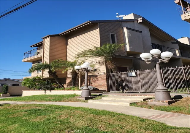 1015-w-159th-street-17-gardena-ca-90247/hzid_ba1f5915