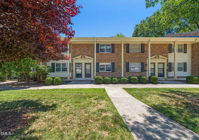1002-willow-dr-apt-6-chapel-hill-nc-27514/hzid_8d304501