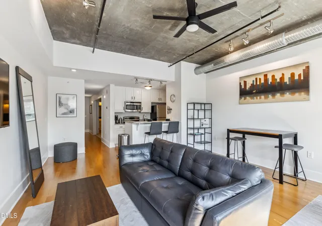444-s-blount-st-209-raleigh-nc-27601/hzid_0642f3e3