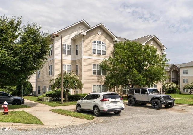 102-campus-walk-trl-201-elon-nc-27244/hzid_1adc0419
