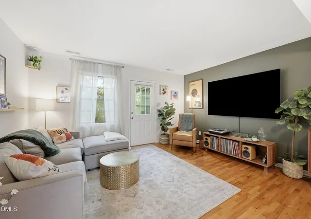 105-fidelity-st-carrboro-nc-27510/hzid_d6768cfa