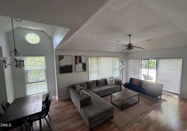1021-brighthurst-dr-raleigh-nc-27605/hzid_1cb3abac