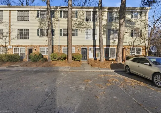 2810-carriage-dr-d-winston-salem-nc-27106/hzid_e937d57b