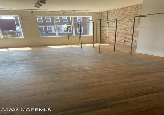 5-w-main-st-freehold-nj-07728/hzid_8a9c96d5