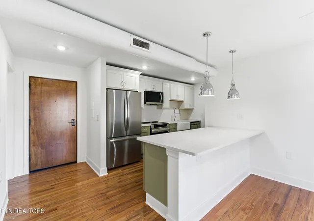 e-2724-magnolia-ave-102-knoxville-tn-37914/hzid_c9ad379b
