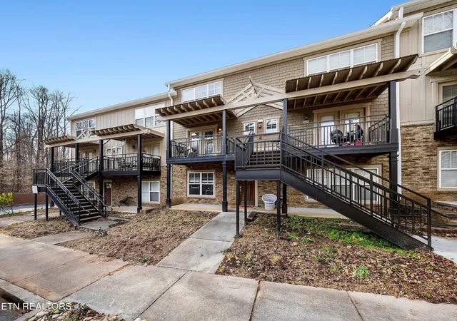 3831-cherokee-woods-way-203-knoxville-tn-37920/hzid_7fad18a9