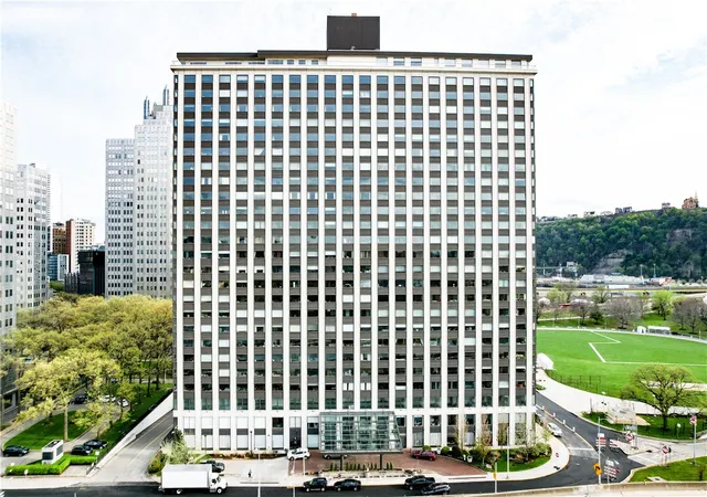 320-ft-duquesne-blvd-24m-downtown-pgh-pa-15222/hzid_2f5ab0ce