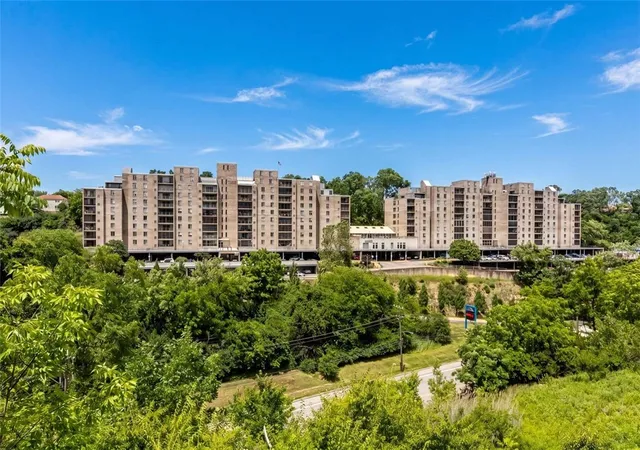 2160-greentree-rd-807w-scott-twp-pa-15220/hzid_931ef93d