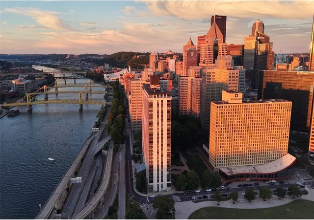 320-fort-duquesne-blvd-19d-downtown-pgh-pa-15222/hzid_49e44ddc