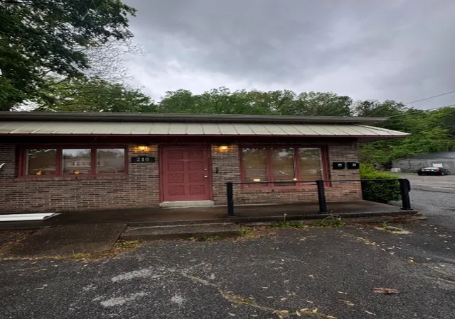 210-e-main-st-waverly-tn-37185/hzid_ba8a0810