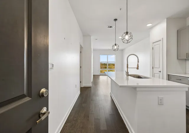 1677-54th-avenue-n-407-nashville-tn-37209/hzid_ad51e49a