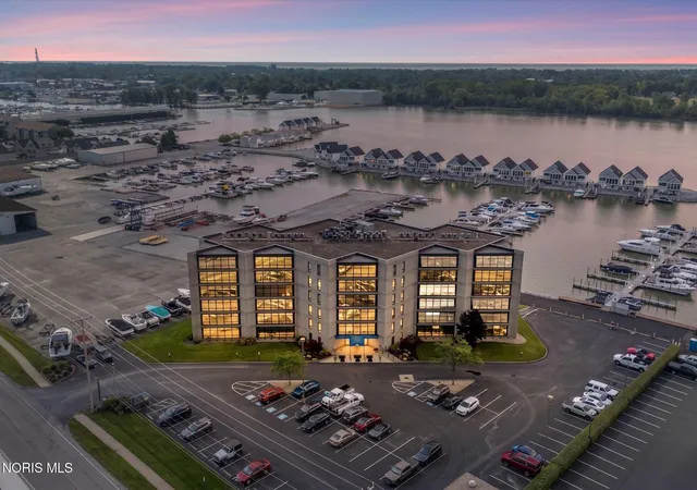 711-w-lakeshore-dr-203-port-clinton-oh-43452/hzid_510427a9