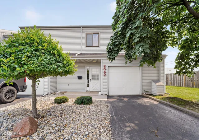2540-w-village-dr-toledo-oh-43614/hzid_481e8e7e