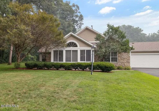 2358-whispering-pines-dr-toledo-oh-43617/hzid_e2a7b44a