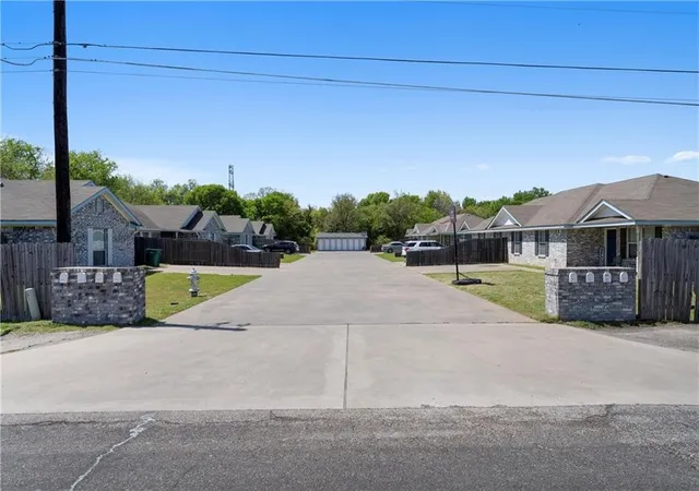 860-n-lacy-dr-1-8-lacy-lakeview-tx-76705/hzid_12873291