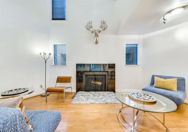 4130-newton-ave-d-dallas-tx-75219/hzid_4d22b6e9