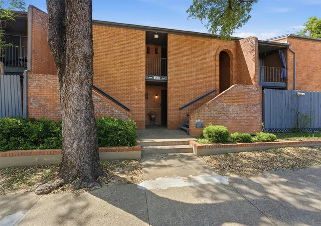 558-e-avenue-j-d-grand-prairie-tx-75050/hzid_24b464b7