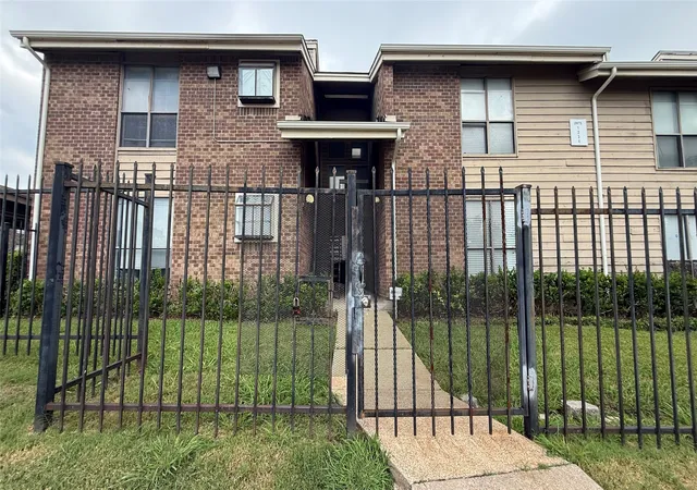 5750-phoenix-dr-4-dallas-tx-75231/hzid_29c11500