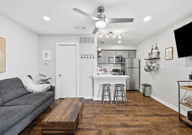 3121-sondra-dr-304-fort-worth-tx-76107/hzid_dfa4b453
