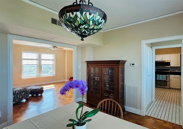 2306-park-pl-ave-10c-fort-worth-tx-76110/hzid_2d22349b