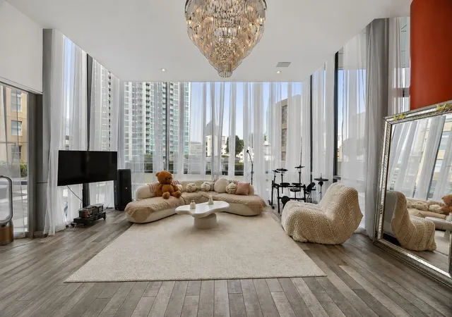 2200-victory-ave-502-dallas-tx-75219/hzid_cb703982