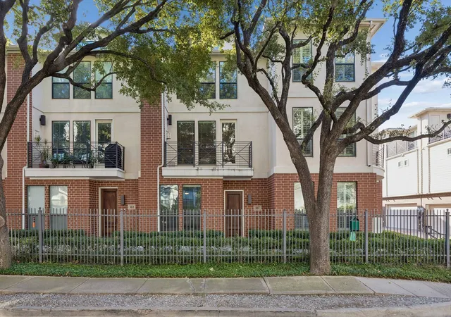 2606-shelby-ave-102-dallas-tx-75219/hzid_d237b38b