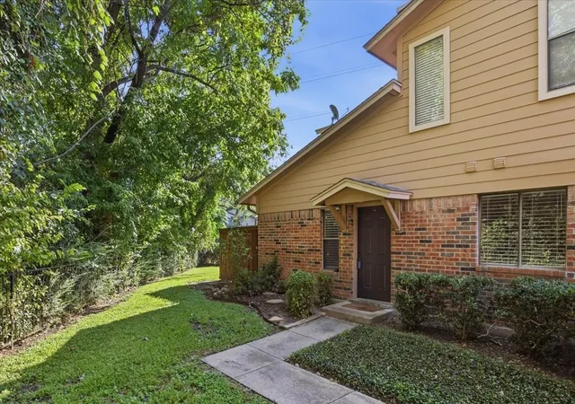 5638-cedar-crk-dr-benbrook-tx-76109/hzid_39b2b4ff