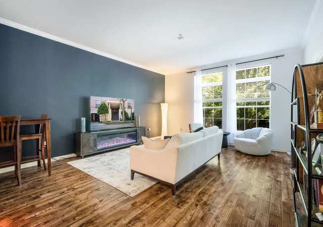 2305-worthington-st-103-dallas-tx-75204/hzid_0ae21c27