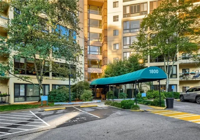 1800-clairmont-lake-218-decatur-ga-30033/hzid_3aa9e992