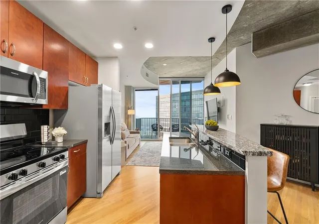 400-w-peachtree-st-3214-atlanta-ga-30308/hzid_2f51c697