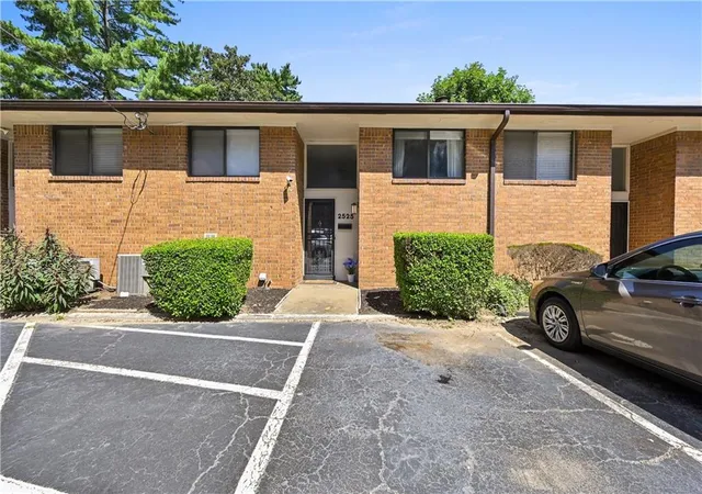 2525-bradford-sq-ne-atlanta-ga-30345/hzid_b9e6bd36
