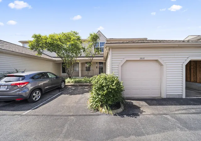 2515-dahlia-wy-64c-columbus-oh-43235/hzid_2f629abc