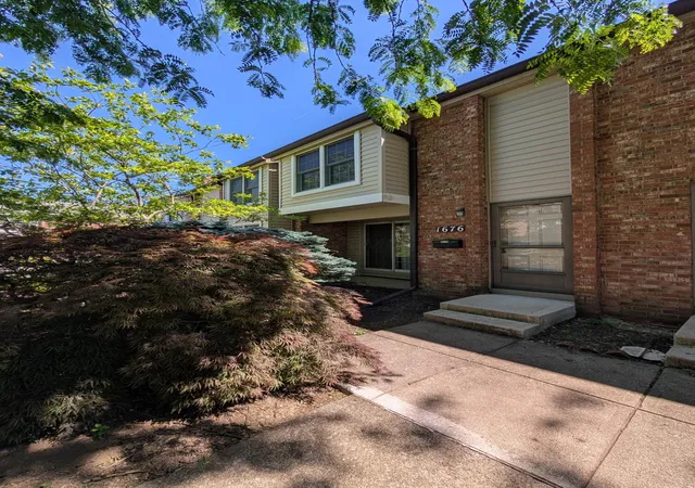 1676-van-pelt-st-76-columbus-oh-43220/hzid_d30fb61e