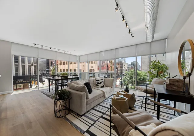 100-e-gay-st-302-columbus-oh-43215/hzid_2c14b9f8