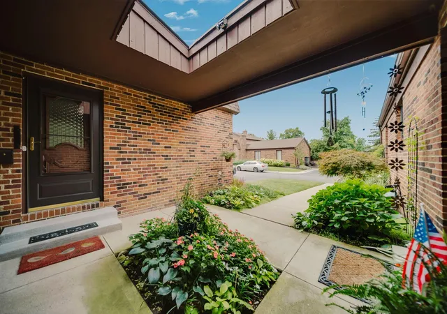 4231-chaucer-ln-columbus-oh-43220/hzid_d4fa41ba