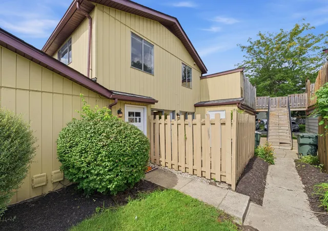 2467-burgandy-ln-c-columbus-oh-43232/hzid_47a1c7c1