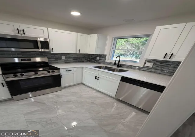 2250-kings-gate-cir-b-snellville-ga-30078/hzid_b7ca0b87