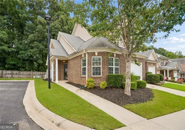 2555-flat-shls-rd-2501-atlanta-ga-30349/hzid_573bd182