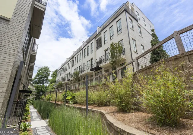 990-bibbs-cir-nw-35-atlanta-ga-30318/hzid_401f89ce