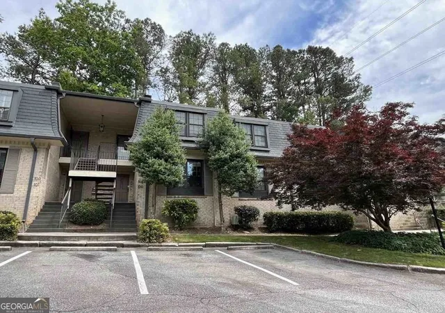 102-la-rue-pl-nw-atlanta-ga-30327/hzid_0925a0c9