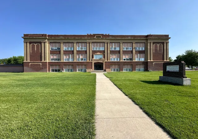 109-e-luverne-st-220-luverne-mn-56156/hzid_6993b21b